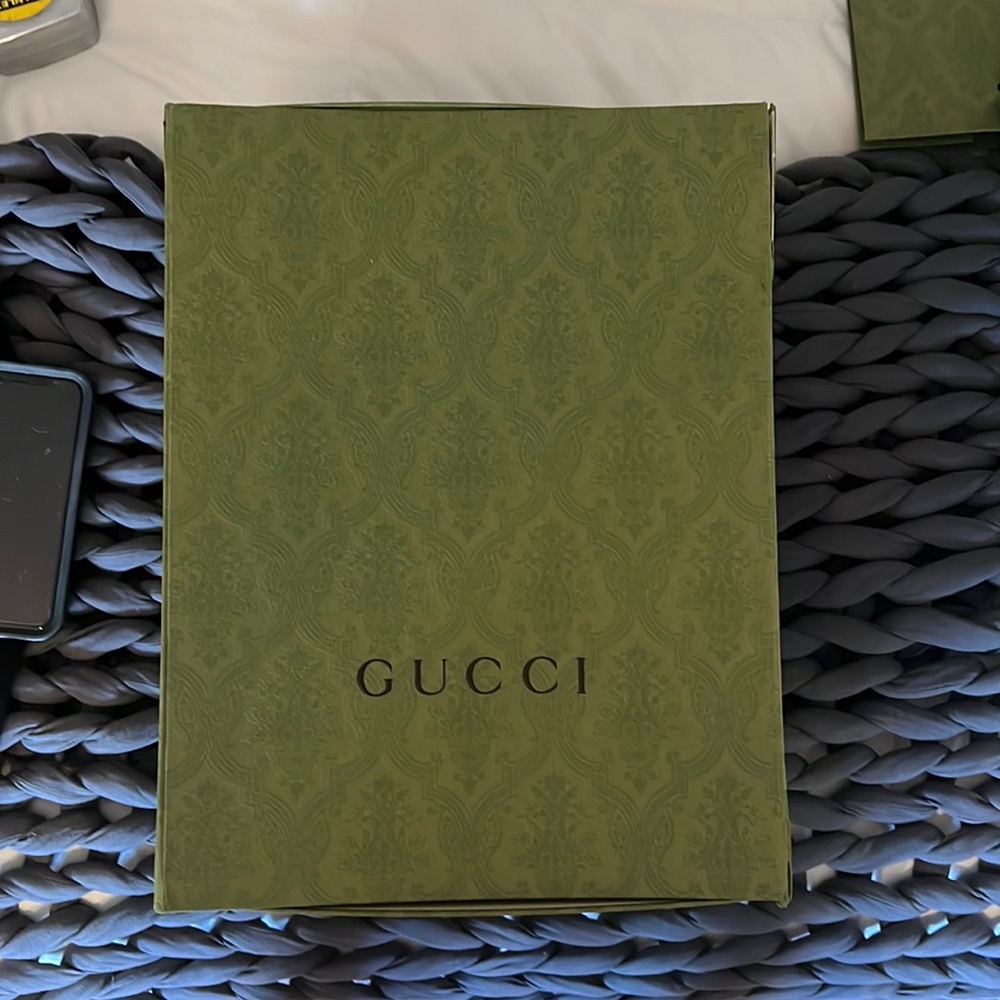 Medium size box.  Good condition.  One slit.  14 1/2x11x7